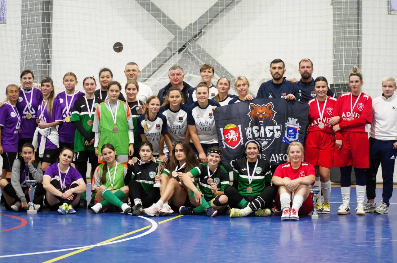 Женская команда футбольного клуба «Велес» дебютировала на республиканских соревнованиях