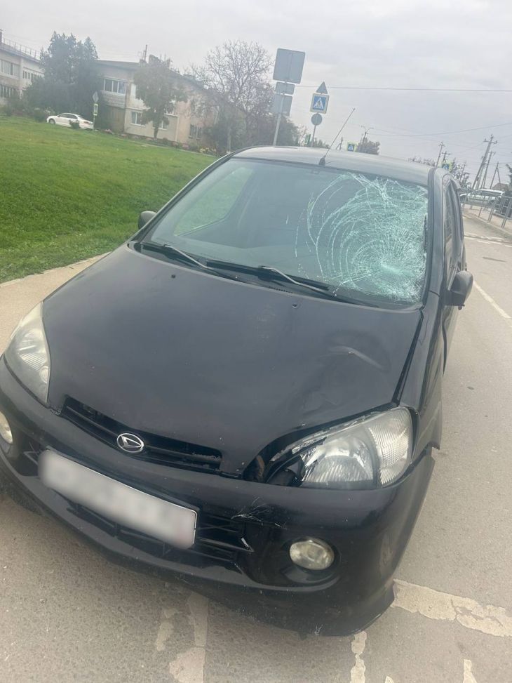 В Сакском районе водитель иномарки сбил двух пенсионеров на пешеходном переходе: один погиб