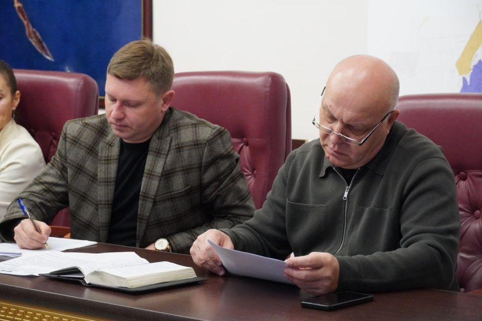 Олег Каторгин: Провел аппаратное совещание с заместителями, руководителями структурных подразделений администрации, на котором уделили внимание исполнительской дисциплине, обсудили выполнение протокольных поручений... Олег Каторгин: Провел аппаратное совещание с заместителями, руководителями структурных подразделений администрации, на котором уделили внимание исполнительской дисциплине, обсудили выполнение протокольных поручений...