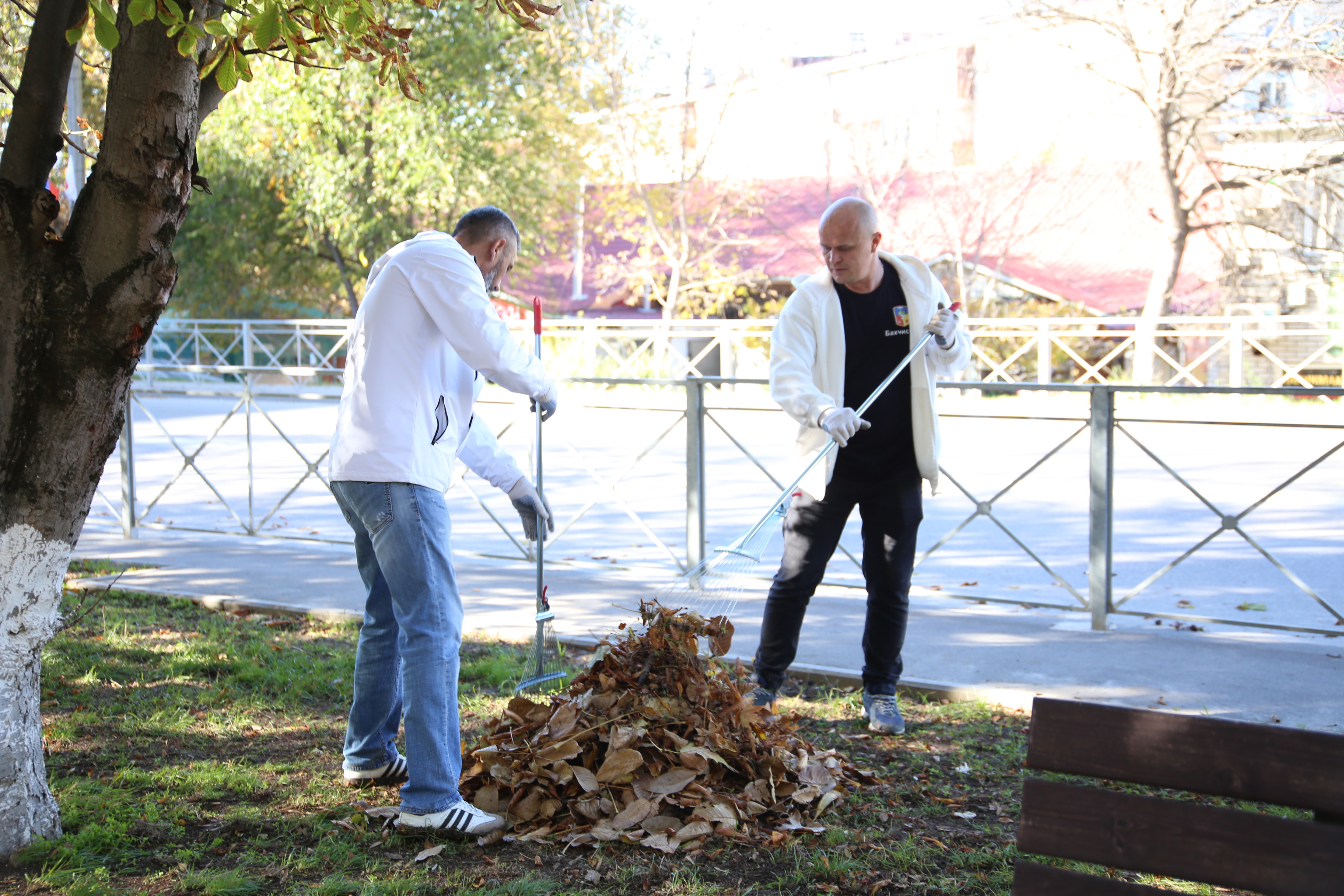 Бахчисарай и поселок Научный приняли участие в экологической акции “Чистый Крым” Бахчисарай и поселок Научный приняли участие в экологической акции “Чистый Крым”