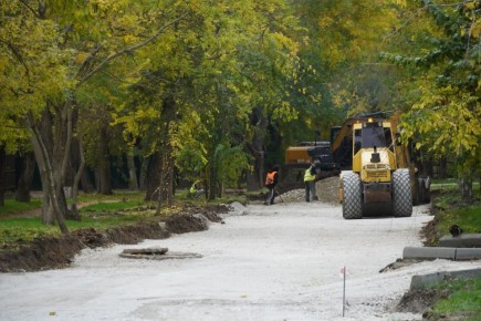 Олег Каторгин: Компания «СТГ-Юг» приступила к ремонту ул. Энгельса. Многие годы керчане поднимали вопрос обустройства дороги, проходящей вдоль жилых домов и детского сада №52 «Жемчужинка»