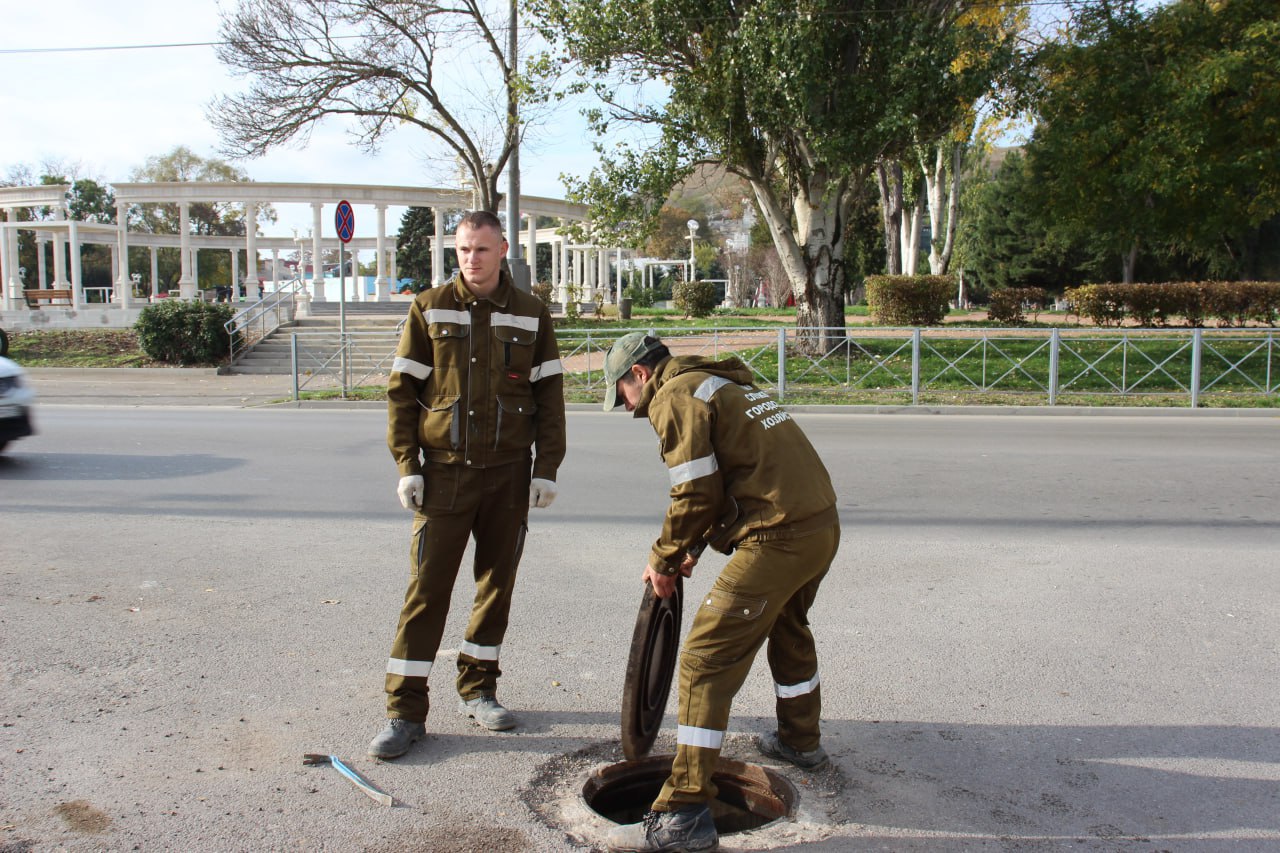 Олег Каторгин: Монтаж системы автоматического полива в сквере «Монетка» вышел на финальный этап Олег Каторгин: Монтаж системы автоматического полива в сквере «Монетка» вышел на финальный этап