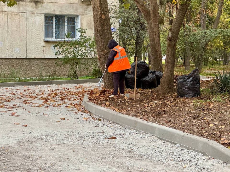 Юлия Предыбайло: Вместе с заместителем главы администрации г. Саки Маховых Н.А. провели мониторинг проведения строительных работ по асфальтированию междворовых территорий на улице Ленина д.20,22,23 Юлия Предыбайло: Вместе с заместителем главы администрации г. Саки Маховых Н.А. провели мониторинг проведения строительных работ по асфальтированию междворовых территорий на улице Ленина д.20,22,23