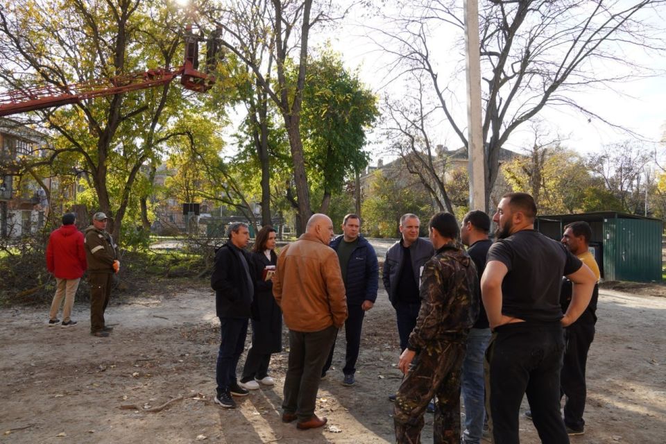 Олег Каторгин проинспектировал придомовую территорию, где ведется комплексное благоустройство Олег Каторгин проинспектировал придомовую территорию, где ведется комплексное благоустройство