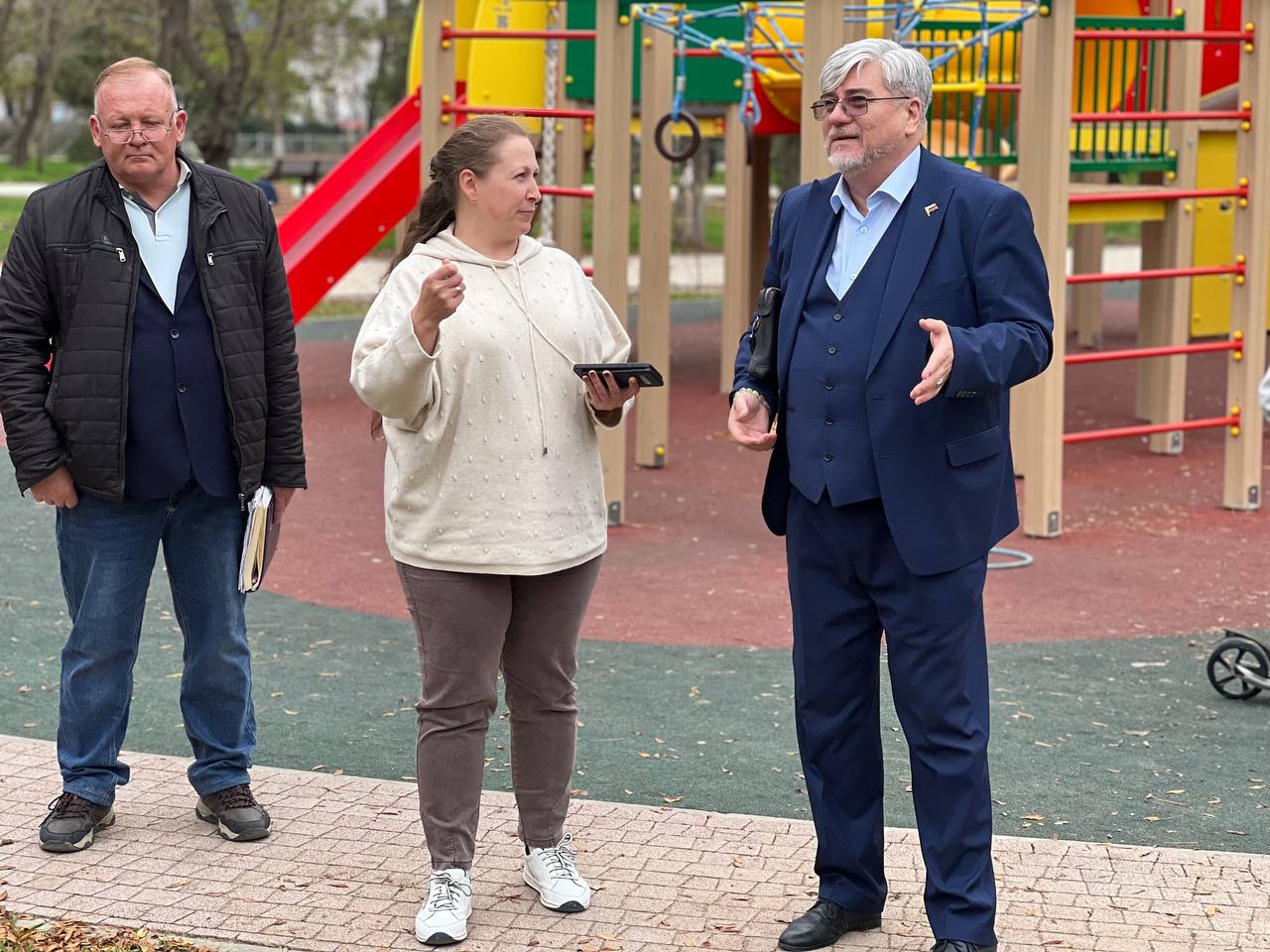 Юлия Момотенко и Игорь Ивин проверили обновленные дворовые и общественные территории Юлия Момотенко и Игорь Ивин проверили обновленные дворовые и общественные территории