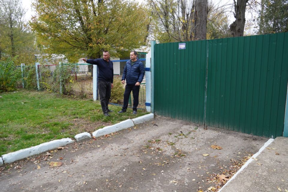  :  -    . .       ,        52 