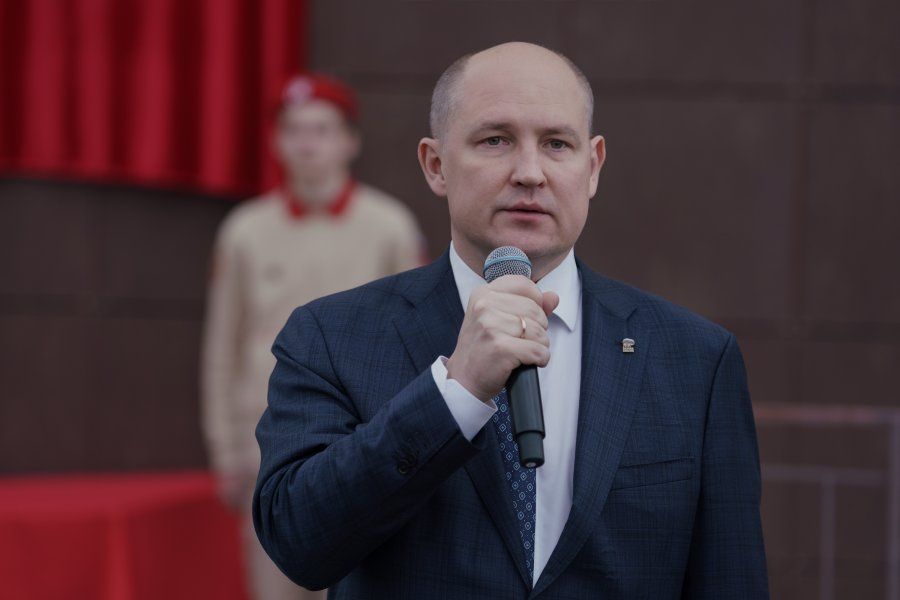 Губернатор Михаил Развожаев открыл мемориальную доску Герою России Никите Мечтанову Губернатор Михаил Развожаев открыл мемориальную доску Герою России Никите Мечтанову