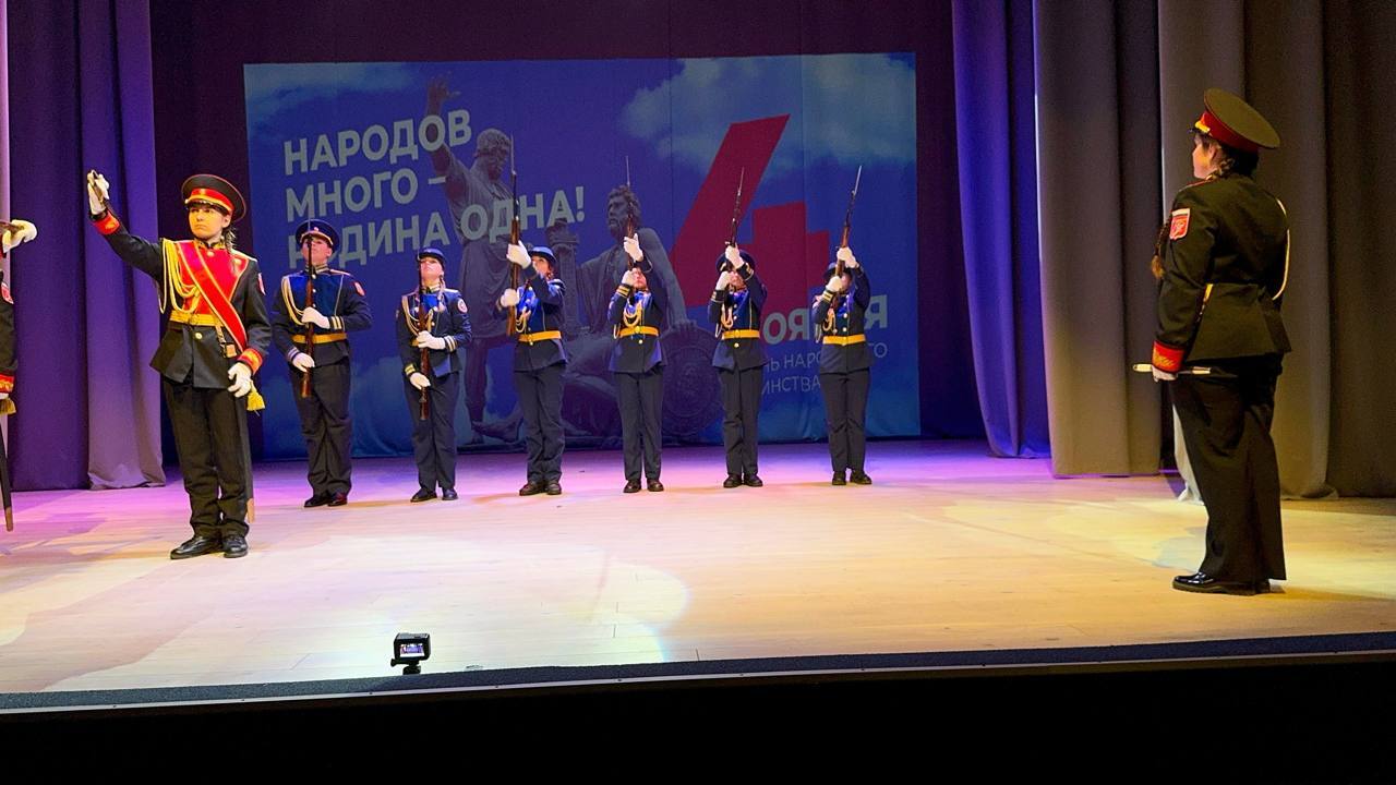 Праздничный концерт в Черноморском РДК ко Дню народного единства! Праздничный концерт в Черноморском РДК ко Дню народного единства!