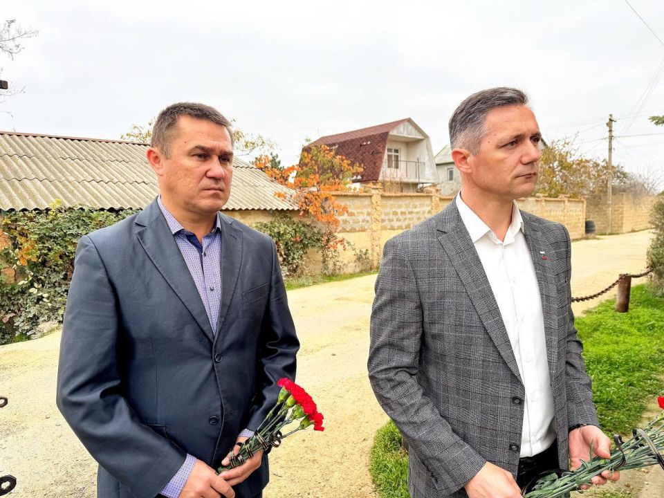 В СНТ «Волна» открыта мемориальная табличка Олегу Голиченко В СНТ «Волна» открыта мемориальная табличка Олегу Голиченко