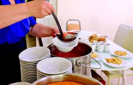 В крымском кафе "Гурман" нашли 50 килограммов опасной продукции неизвестного происхождения