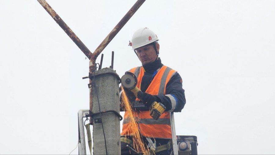 Во дворе на Кокчетавской улице началось обновление наружного освещения