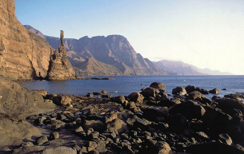 На лаве высек ты свои творенья: что объединяет скалы Божий перст на острове Гран-Канариа и Иван-Разбойник в Крыму На лаве высек ты свои творенья: что объединяет скалы Божий перст на острове Гран-Канариа и Иван-Разбойник в Крыму