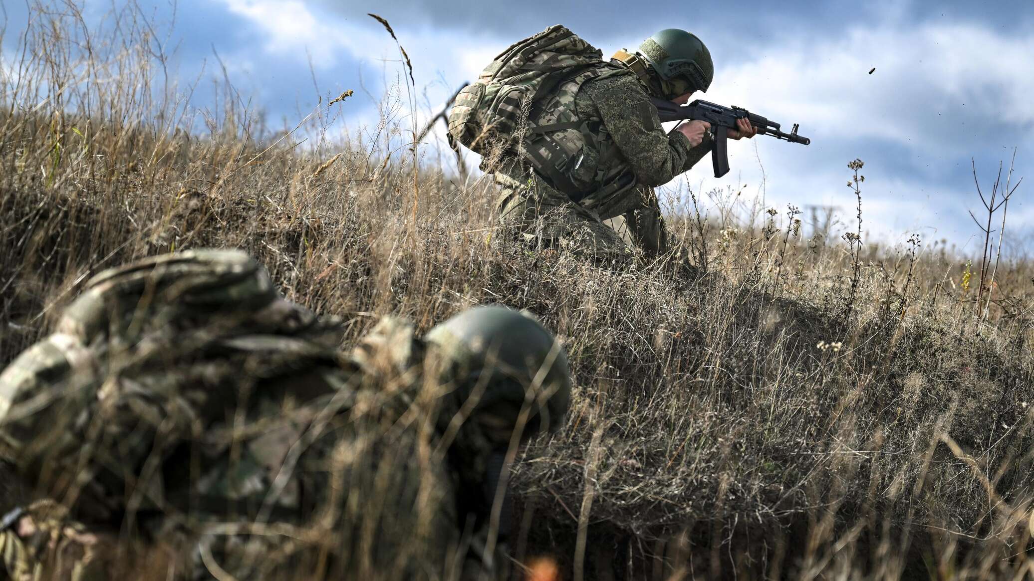 "Глаза и уши" армии: в Крыму поздравили военных разведчиков