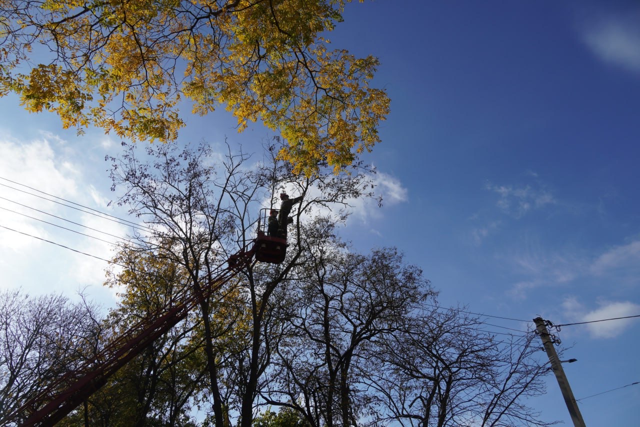 Олег Каторгин проинспектировал придомовую территорию, где ведется комплексное благоустройство Олег Каторгин проинспектировал придомовую территорию, где ведется комплексное благоустройство