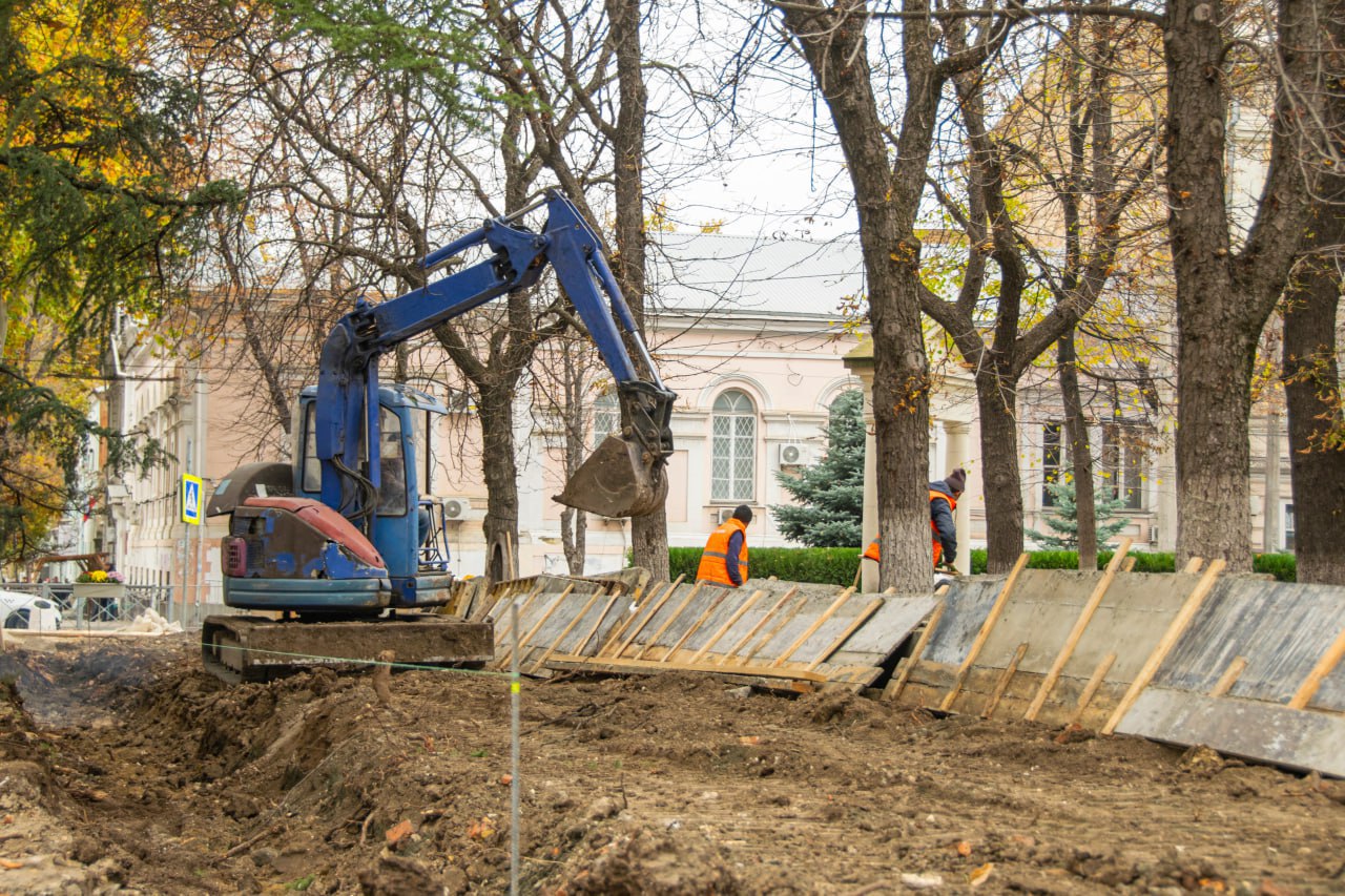 В Симферополе продолжаются работы по благоустройству двух знаковых общественных территорий — сквера Победы и сквера Республики В Симферополе продолжаются работы по благоустройству двух знаковых общественных территорий — сквера Победы и сквера Республики