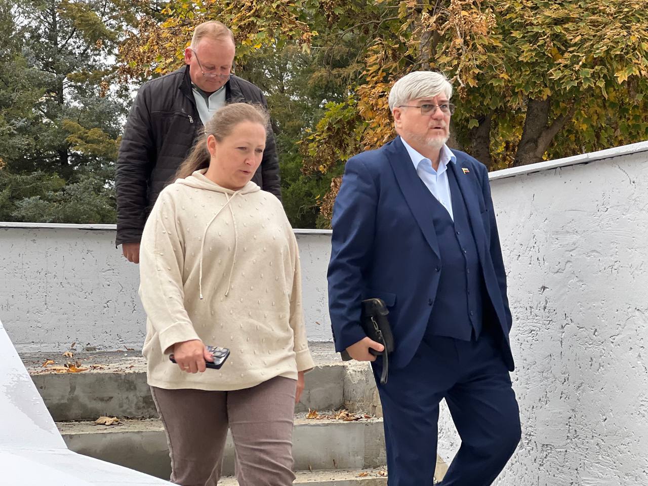 Юлия Момотенко и Игорь Ивин проверили обновленные дворовые и общественные территории Юлия Момотенко и Игорь Ивин проверили обновленные дворовые и общественные территории