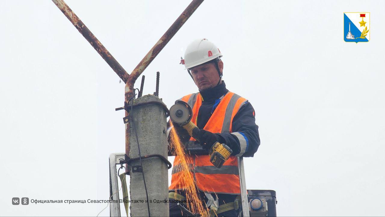 Севастополь становится светлее