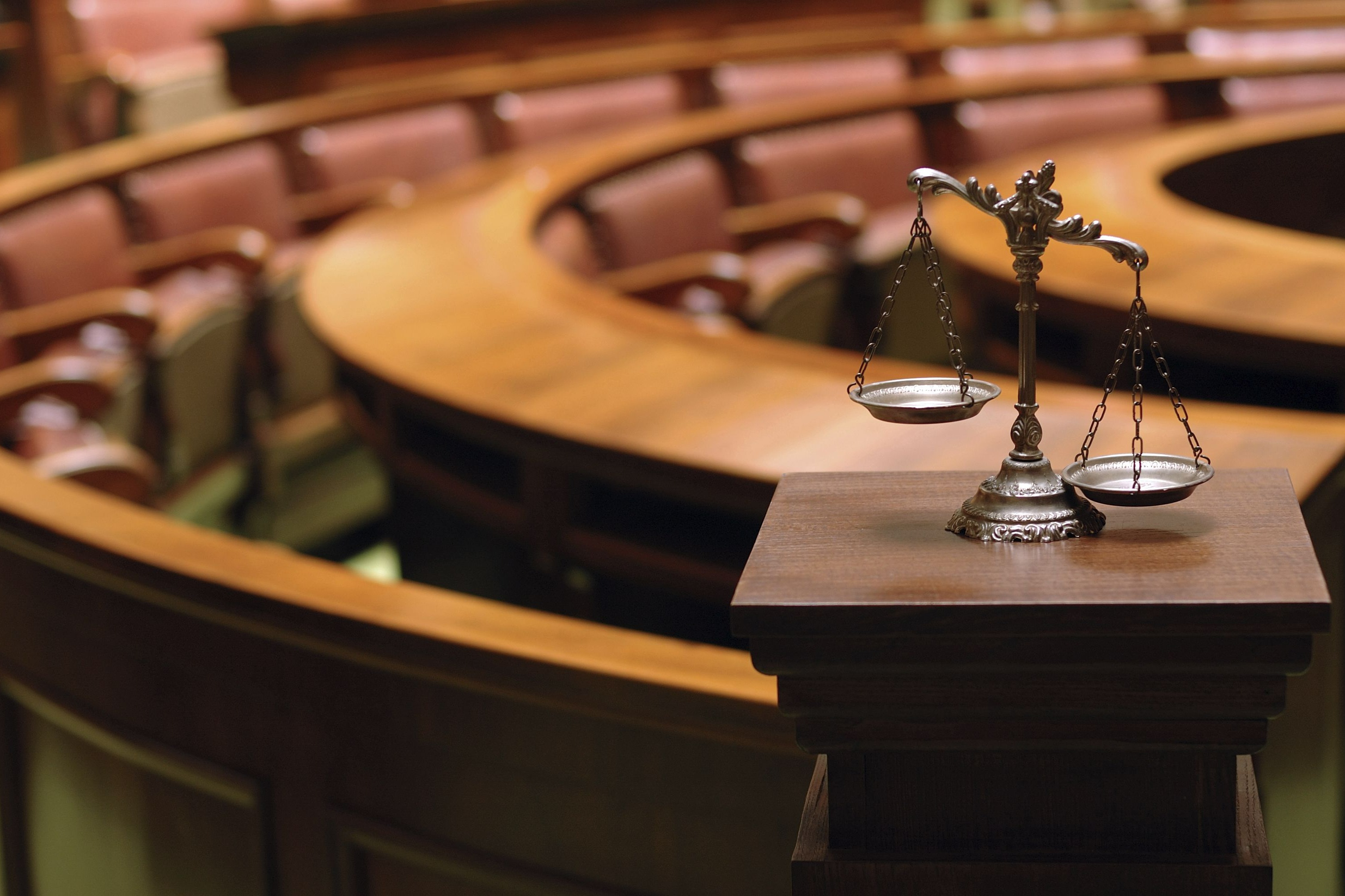 Поздравление руководства с Днём работника суда!