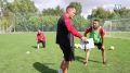 Тренировка продолжается. На поле становится жарко