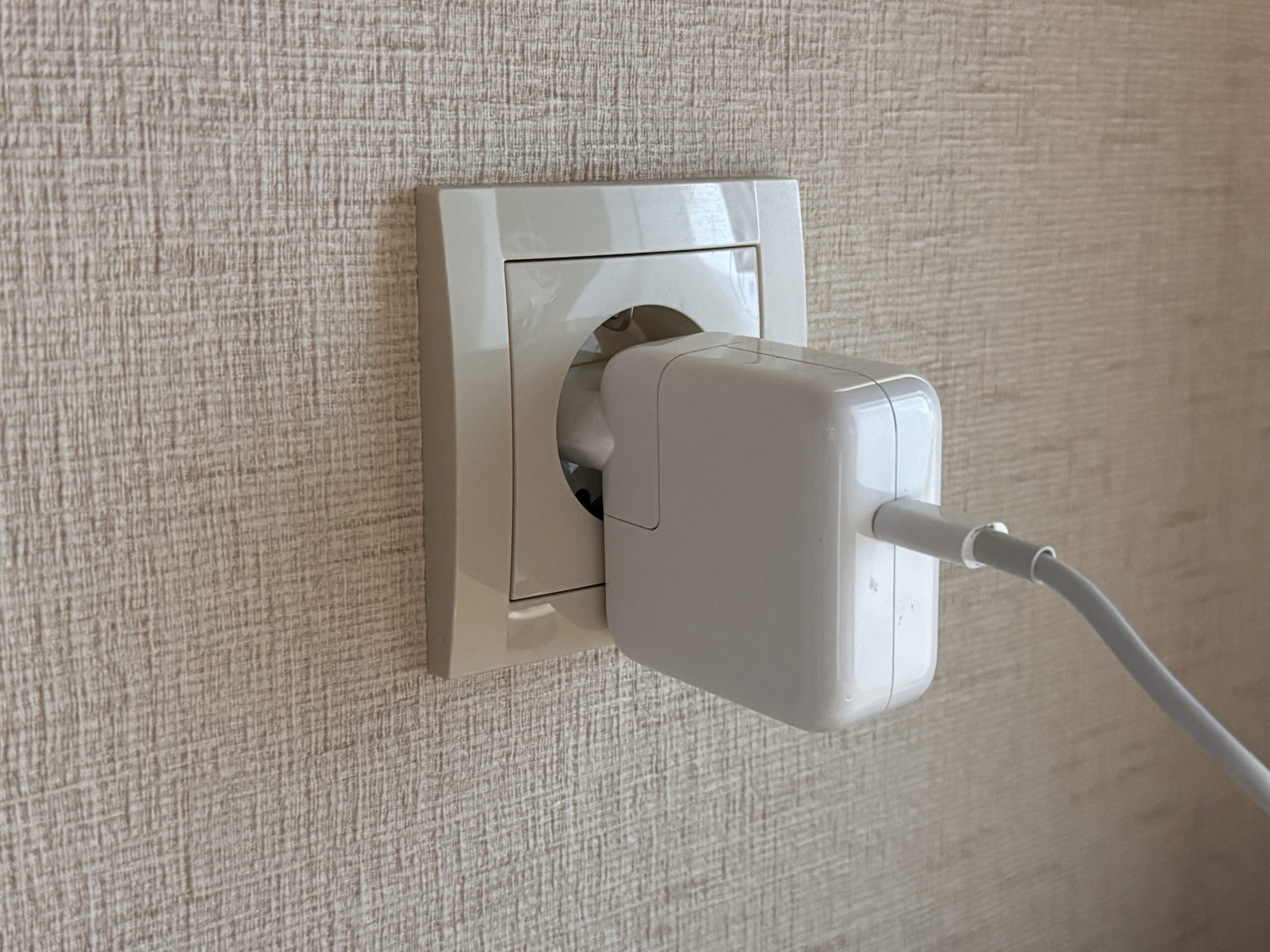 Пять сёл под Алуштой обесточены из-за аварии вечером в среду