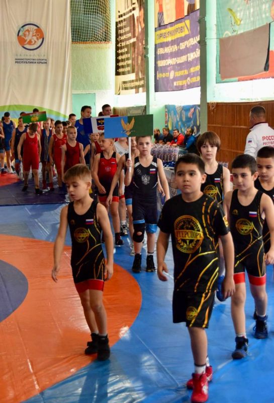 Сила единства: Турнир по греко-римской борьбе собрал юных спортсменов Крыма Сила единства: Турнир по греко-римской борьбе собрал юных спортсменов Крыма