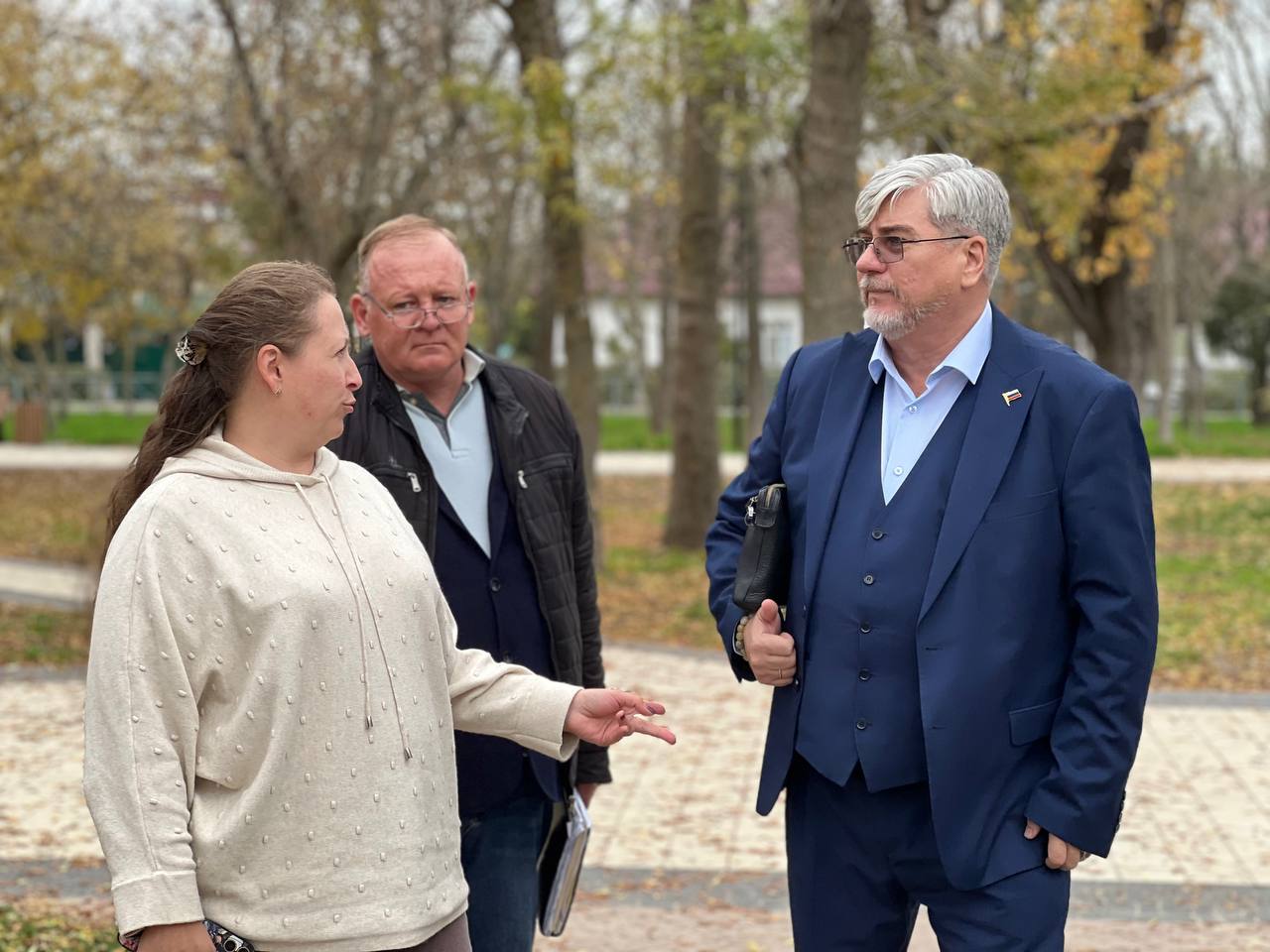 Юлия Момотенко и Игорь Ивин проверили обновленные дворовые и общественные территории Юлия Момотенко и Игорь Ивин проверили обновленные дворовые и общественные территории