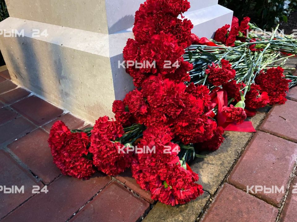 В «Артеке» увековечили память Героя Российской Федерации В «Артеке» увековечили память Героя Российской Федерации