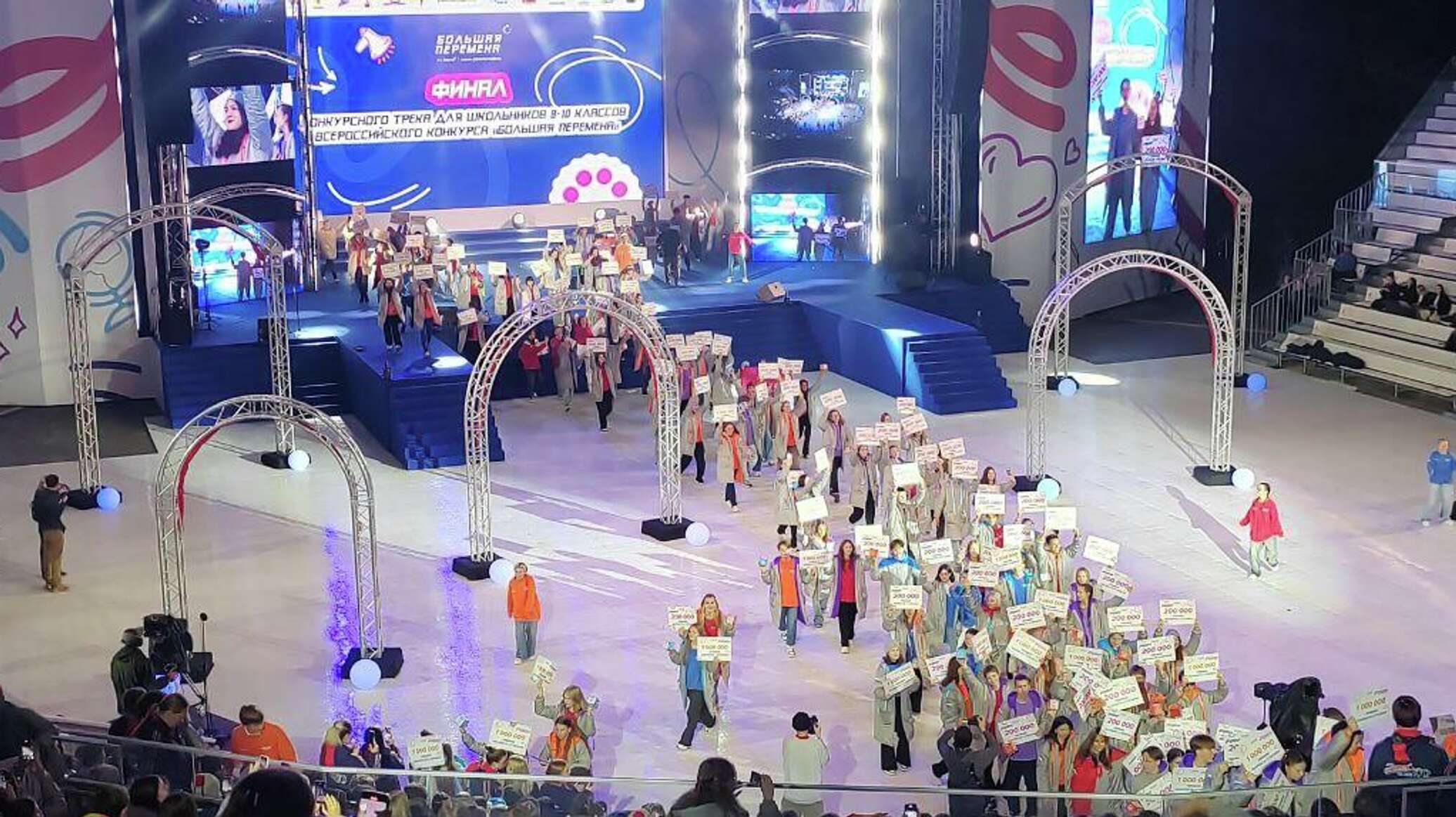 Путин поздравил лауреатов конкурса "Большая перемена"