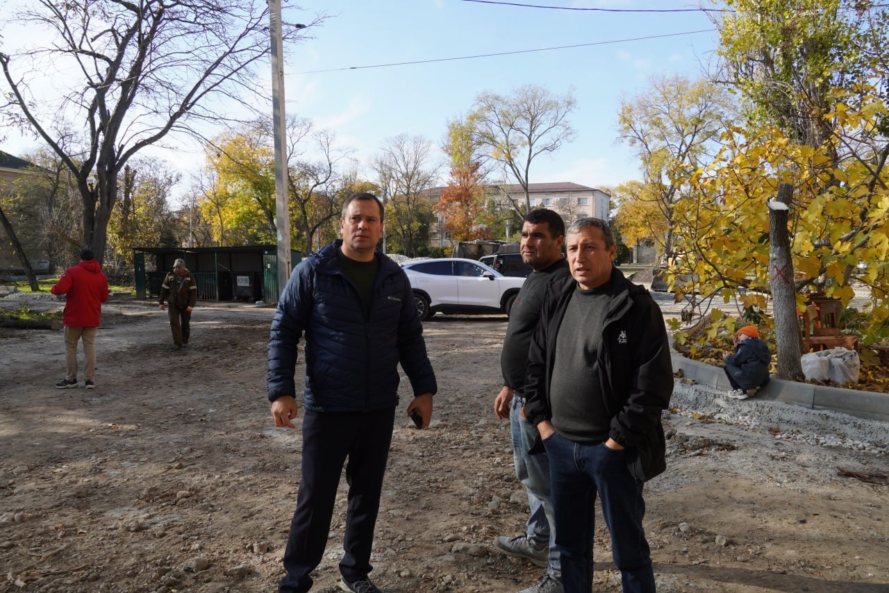 Олег Каторгин проинспектировал придомовую территорию, где ведется комплексное благоустройство Олег Каторгин проинспектировал придомовую территорию, где ведется комплексное благоустройство