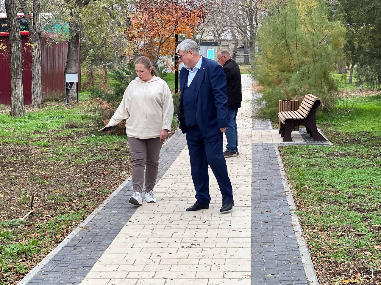 Юлия Момотенко и Игорь Ивин проверили обновленные дворовые и общественные территории Юлия Момотенко и Игорь Ивин проверили обновленные дворовые и общественные территории