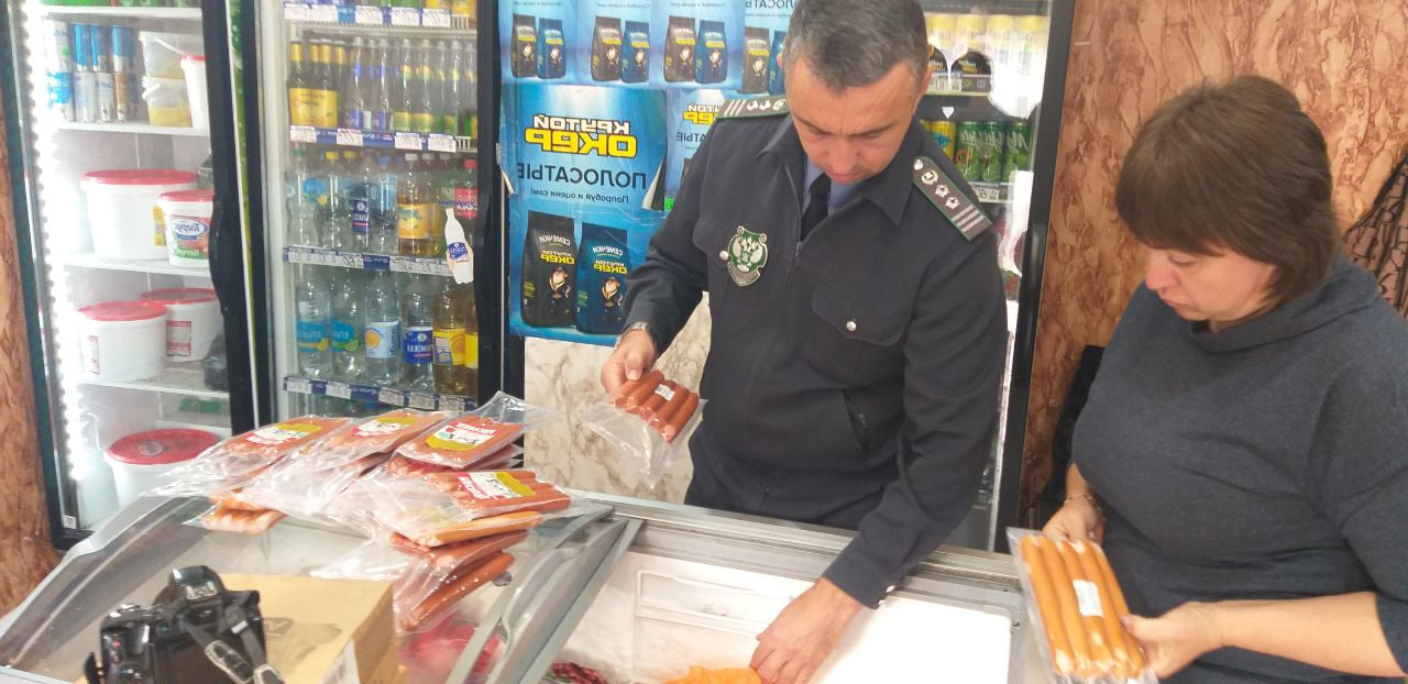В одном из кафе на севере Крыма нашли почти 50 килограммов опасных продуктов