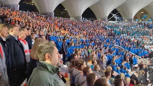 Больше 3000 детей из 89 регионов страны поют гимн России на церемонии закрытия финала «Большой Перемены»