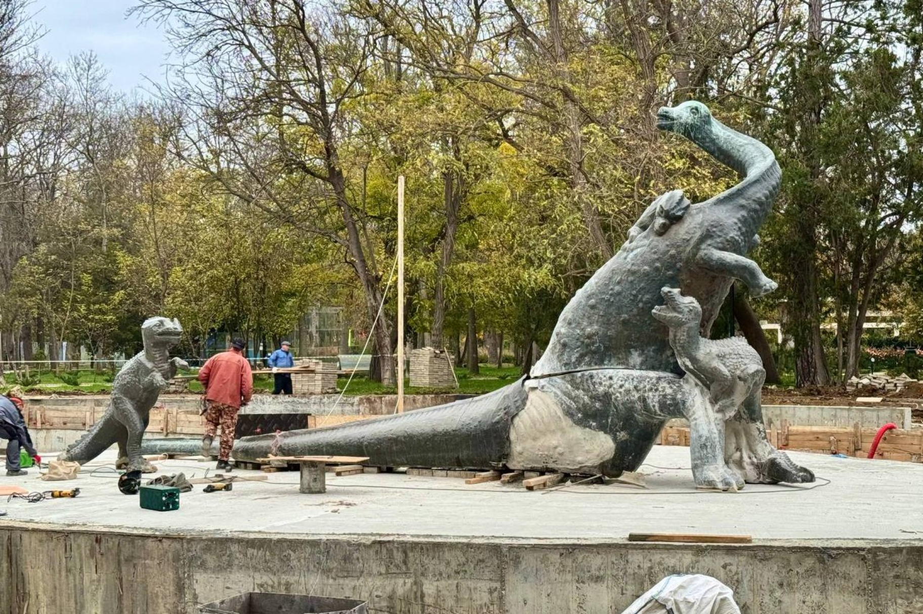 СИМВОЛ ГОРОДА-КУРОРТА САКИ - «БРОНТОЗАВР» ОБРЕТАЕТ НОВЫЙ ДОМ!