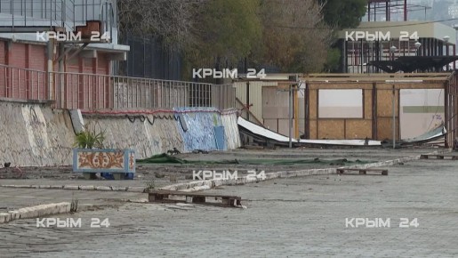 Незаконные сооружения разберут на пляже «Дельфин» в Ливадии