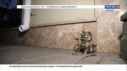 Улицы Евпатории украсили четверолапые талисманы — бронзовые коты