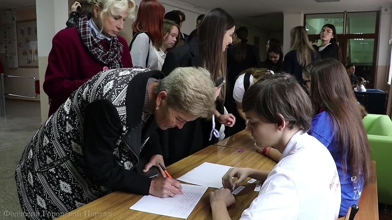 Основной площадкой для написания этнографического диктанта в Феодосийском округе стала школа № 15 села Ближнее, где сегодня в полдень состоялось мероприятие