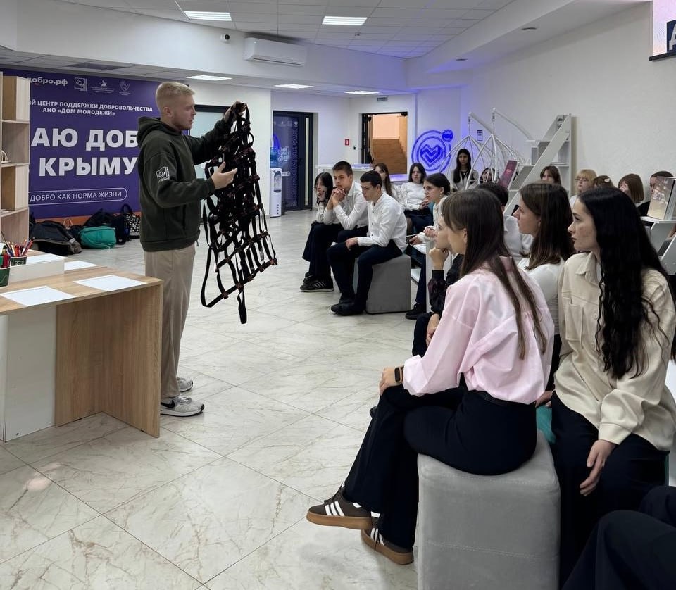 6 ноября ученики 9-Г класса МБОУ «Школа-лицей» №3 им. А.С. Макаренко (классный руководитель Бобик Александра Анатольевна) приняли участие в мероприятии проекта «ZOV Молодёжи» и обучающем практикуме «Пластик Победы» от... 6 ноября ученики 9-Г класса МБОУ «Школа-лицей» №3 им. А.С. Макаренко (классный руководитель Бобик Александра Анатольевна) приняли участие в мероприятии проекта «ZOV Молодёжи» и обучающем практикуме «Пластик Победы» от...