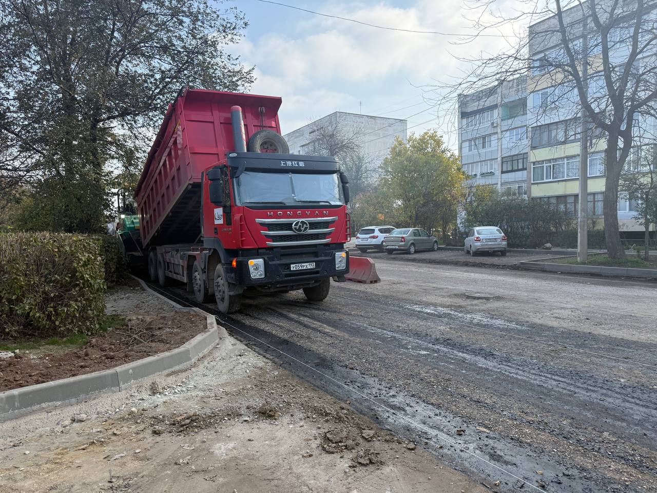 Александр Юрьев: Начался второй этап асфальтирования ул. 9 Мая. Сегодня укладывают выравнивающий слой дорожного покрытия на отрезке от пересечения с ул. Павленко в направлении пр. Победы Александр Юрьев: Начался второй этап асфальтирования ул. 9 Мая. Сегодня укладывают выравнивающий слой дорожного покрытия на отрезке от пересечения с ул. Павленко в направлении пр. Победы