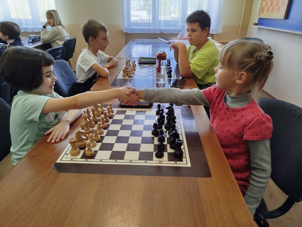 Праздничные турниры. В МБОУ «Школа-гимназия №1» и МБОУ ДОД «Судакский ЦДЮТ» турниры МО Судак по шахматам среди школьников, посвященные Дню народного единства Праздничные турниры. В МБОУ «Школа-гимназия №1» и МБОУ ДОД «Судакский ЦДЮТ» турниры МО Судак по шахматам среди школьников, посвященные Дню народного единства