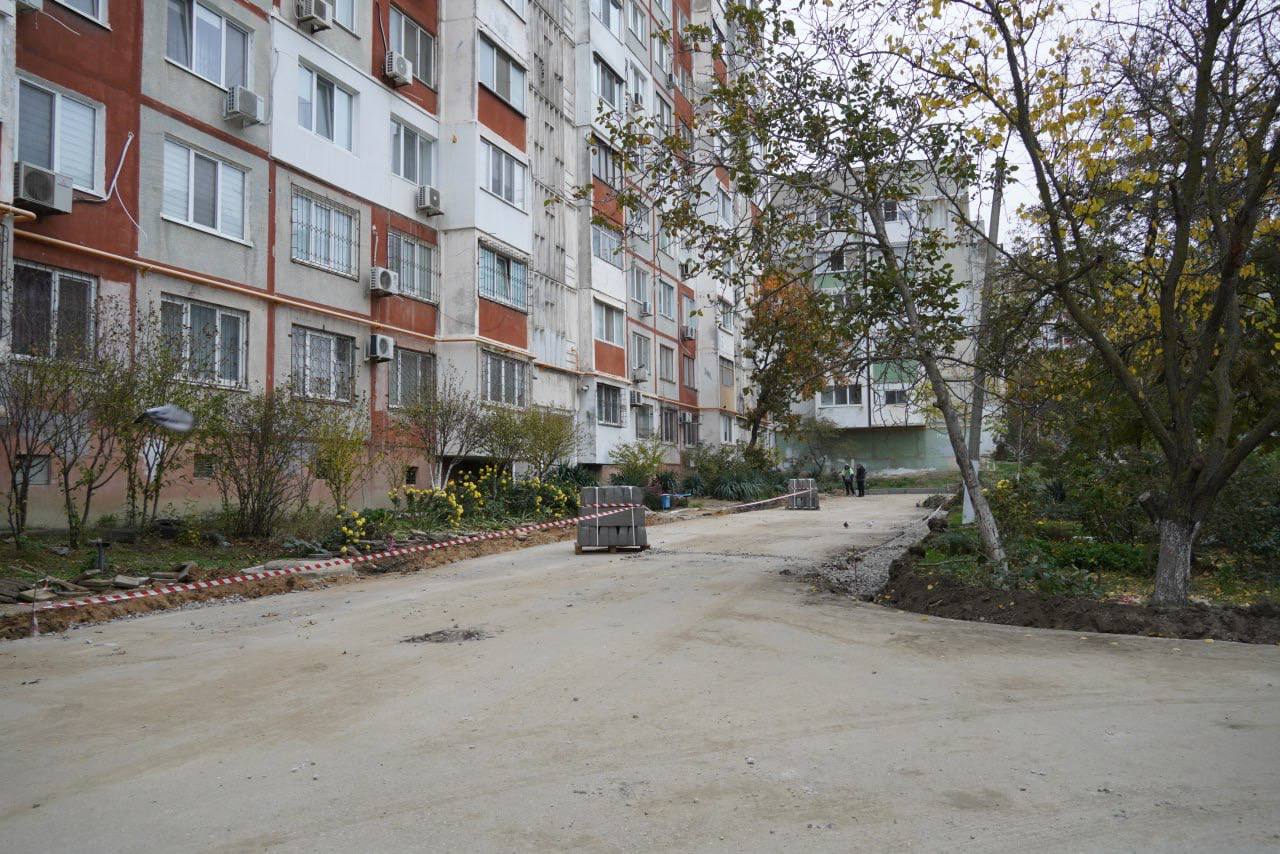 Олег Каторгин: Проинспектировал ход работ по благоустройству придомовых территорий на Индустриальном шоссе, 27, 23, 21, 21/1 Олег Каторгин: Проинспектировал ход работ по благоустройству придомовых территорий на Индустриальном шоссе, 27, 23, 21, 21/1