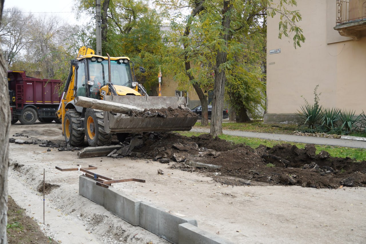 Олег Каторгин проверил ремонт дорог в районе Войково Олег Каторгин проверил ремонт дорог в районе Войково