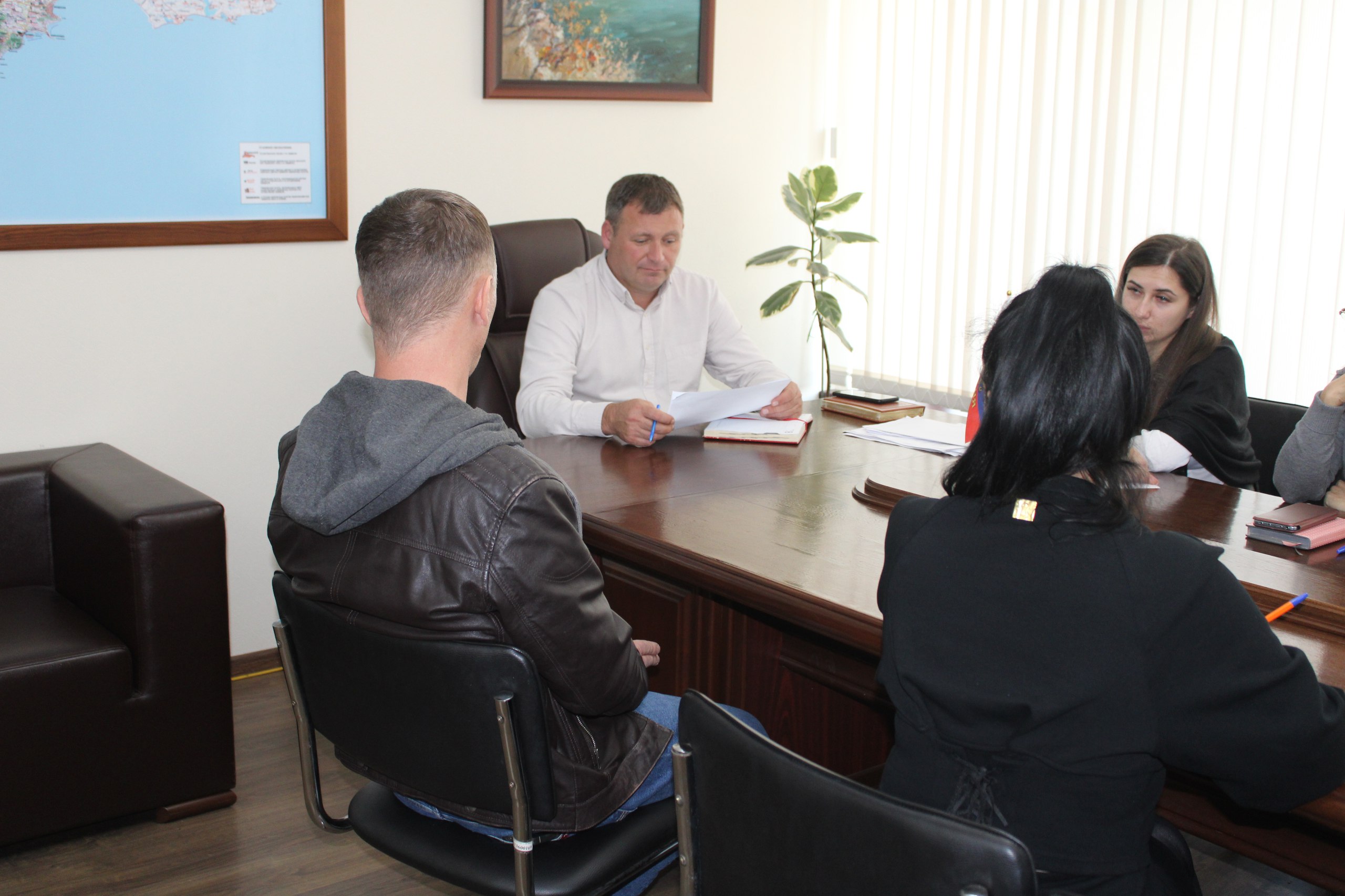 Игорь Крутьков провёл личный приём граждан Игорь Крутьков провёл личный приём граждан