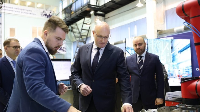 Дмитрий Чернышенко оценил образовательную инфраструктуру Самарской области и пообщался со студентами учебных заведений региона Дмитрий Чернышенко оценил образовательную инфраструктуру Самарской области и пообщался со студентами учебных заведений региона