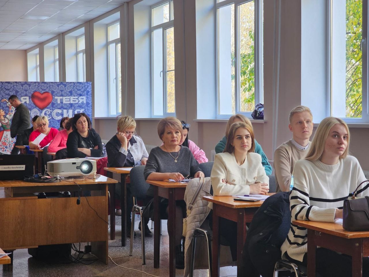 В юбилейной всероссийской просветительской акции «Большой этнографический диктант» на оффлайн площадках приняло участие около 100 нижнегорцев В юбилейной всероссийской просветительской акции «Большой этнографический диктант» на оффлайн площадках приняло участие около 100 нижнегорцев