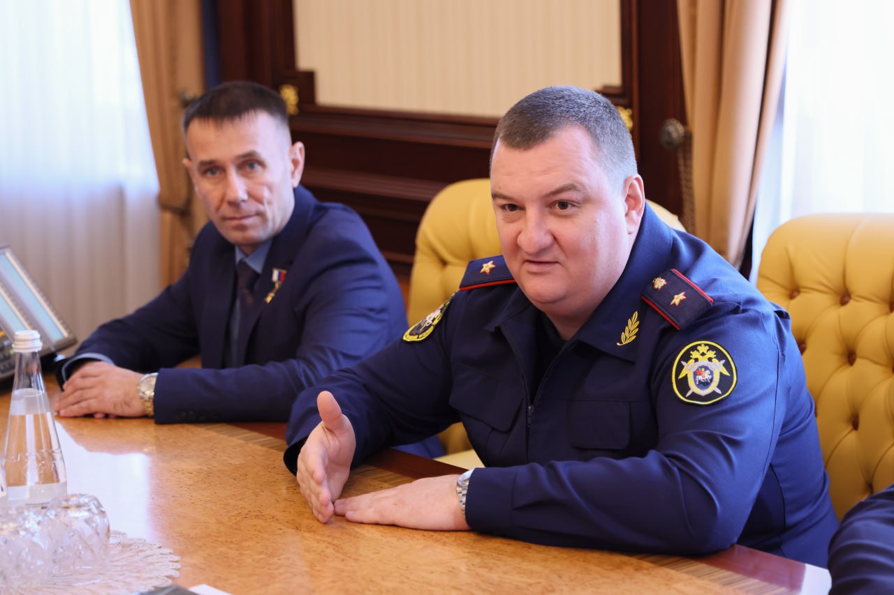 Сергей Аксёнов: Совместно с сенатором от исполнительного органа государственной власти Республики Крым Юрием Петровичем Нимченко вручил нашим юным землякам высокую и вполне «взрослую» награду – медаль Совета Федерации «За... Сергей Аксёнов: Совместно с сенатором от исполнительного органа государственной власти Республики Крым Юрием Петровичем Нимченко вручил нашим юным землякам высокую и вполне «взрослую» награду – медаль Совета Федерации «За...