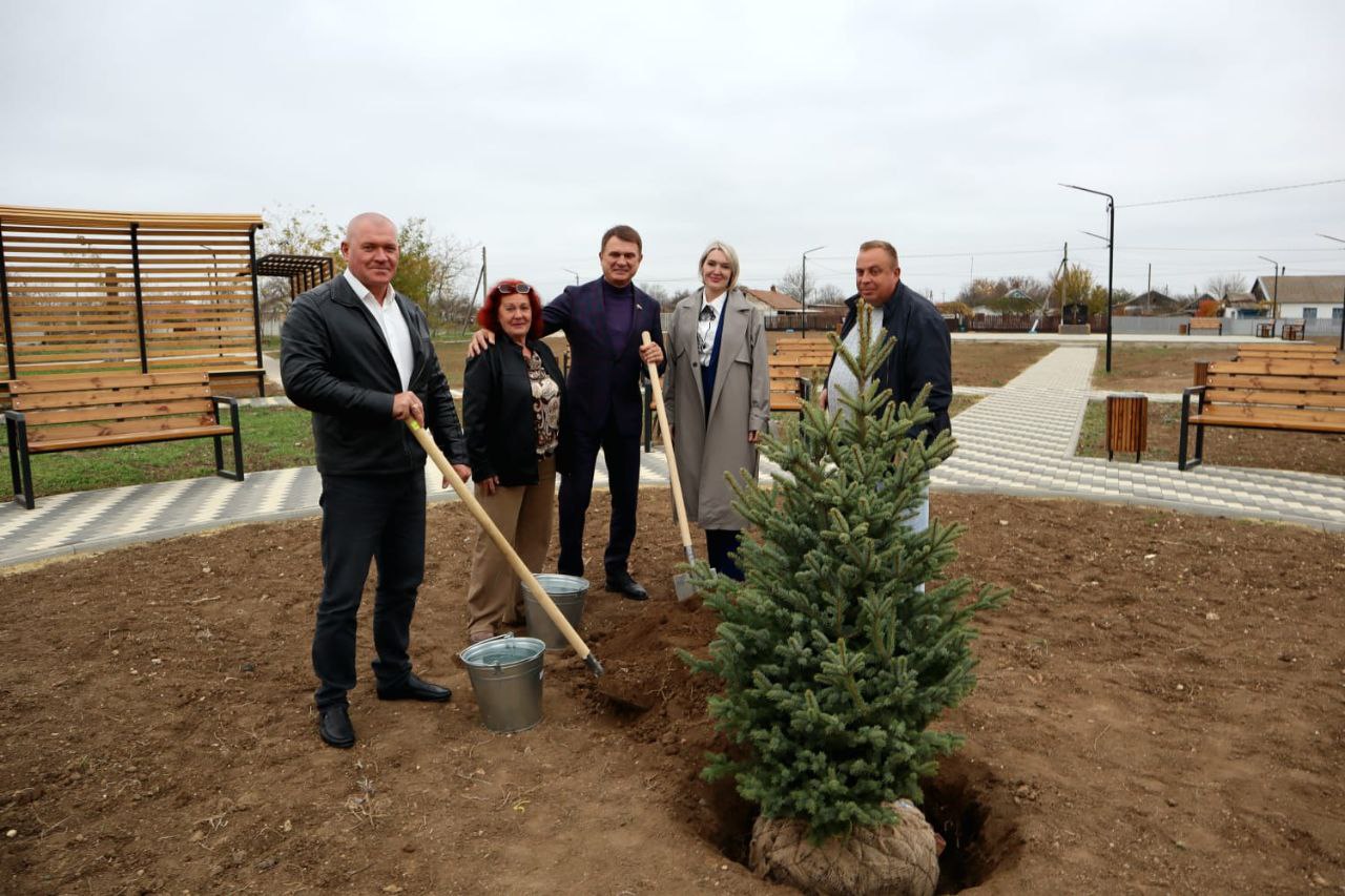 Инна Федоренко: Сегодня провела рабочую выездную встречу с депутатом Государственной Думы Леонидом Ивановичем Бабашовым в селе Луганское Инна Федоренко: Сегодня провела рабочую выездную встречу с депутатом Государственной Думы Леонидом Ивановичем Бабашовым в селе Луганское