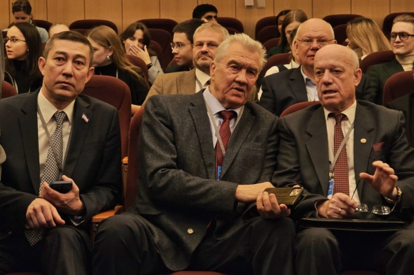 Владимир Константинов принял участие в Ялтинском международном форуме Владимир Константинов принял участие в Ялтинском международном форуме