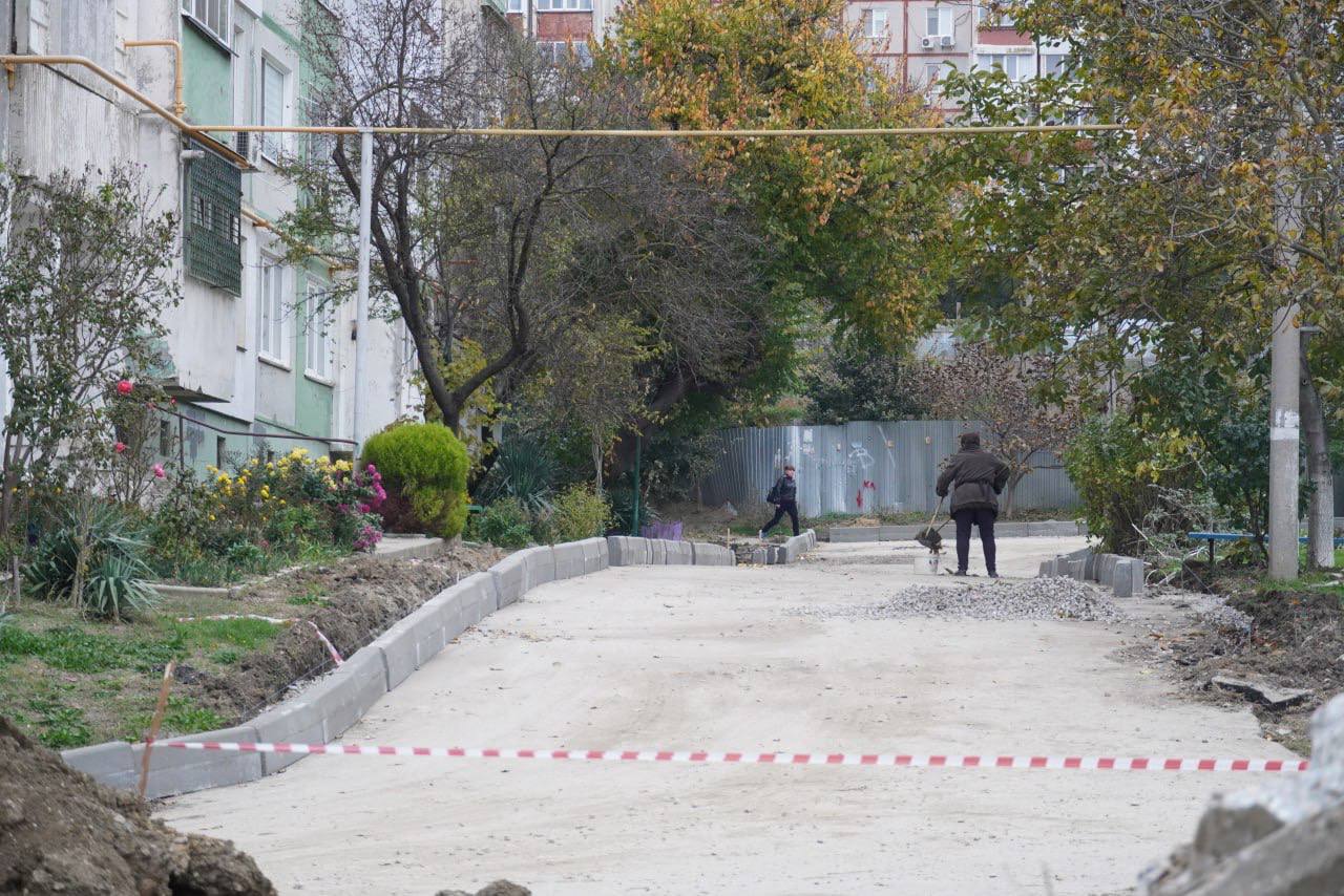 Олег Каторгин: Проинспектировал ход работ по благоустройству придомовых территорий на Индустриальном шоссе, 27, 23, 21, 21/1 Олег Каторгин: Проинспектировал ход работ по благоустройству придомовых территорий на Индустриальном шоссе, 27, 23, 21, 21/1