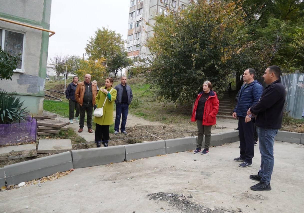 Олег Каторгин: Проинспектировал ход работ по благоустройству придомовых территорий на Индустриальном шоссе, 27, 23, 21, 21/1 Олег Каторгин: Проинспектировал ход работ по благоустройству придомовых территорий на Индустриальном шоссе, 27, 23, 21, 21/1