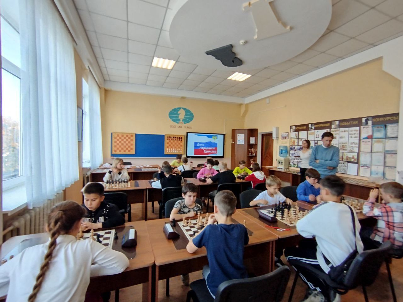 Праздничные турниры. В МБОУ «Школа-гимназия №1» и МБОУ ДОД «Судакский ЦДЮТ» турниры МО Судак по шахматам среди школьников, посвященные Дню народного единства Праздничные турниры. В МБОУ «Школа-гимназия №1» и МБОУ ДОД «Судакский ЦДЮТ» турниры МО Судак по шахматам среди школьников, посвященные Дню народного единства